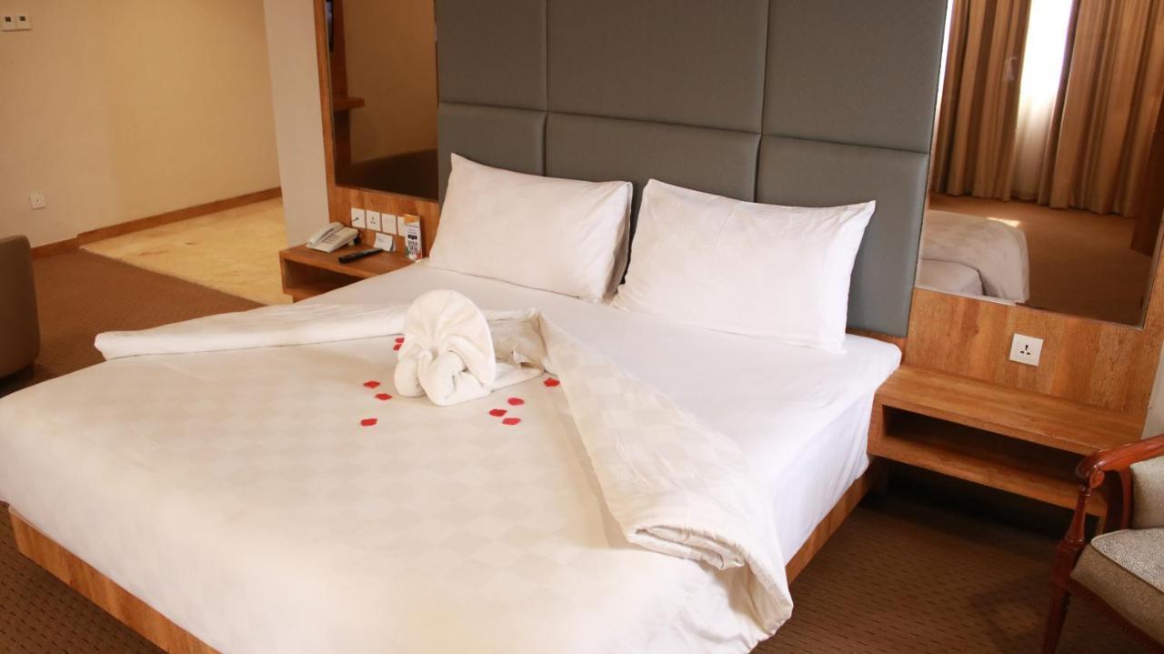Beverly Hotel Batam Nagoya Esterno foto