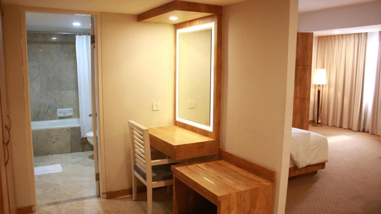 Beverly Hotel Batam Nagoya Esterno foto
