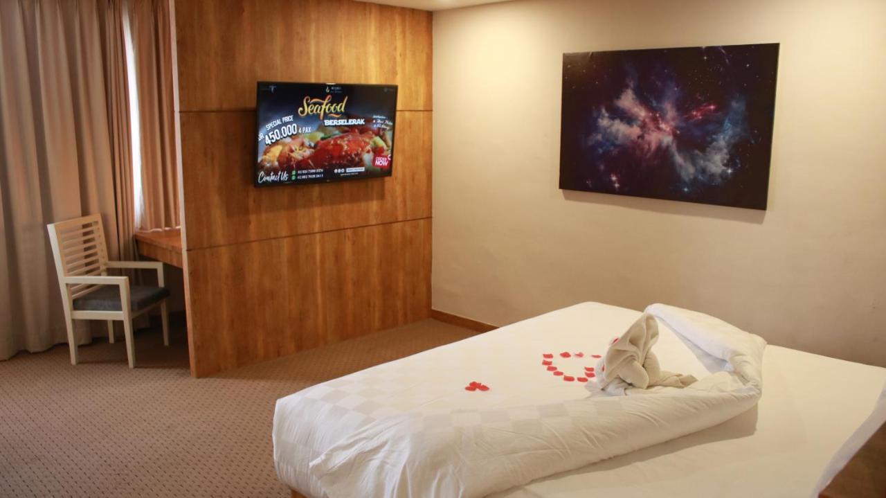 Beverly Hotel Batam Nagoya Esterno foto