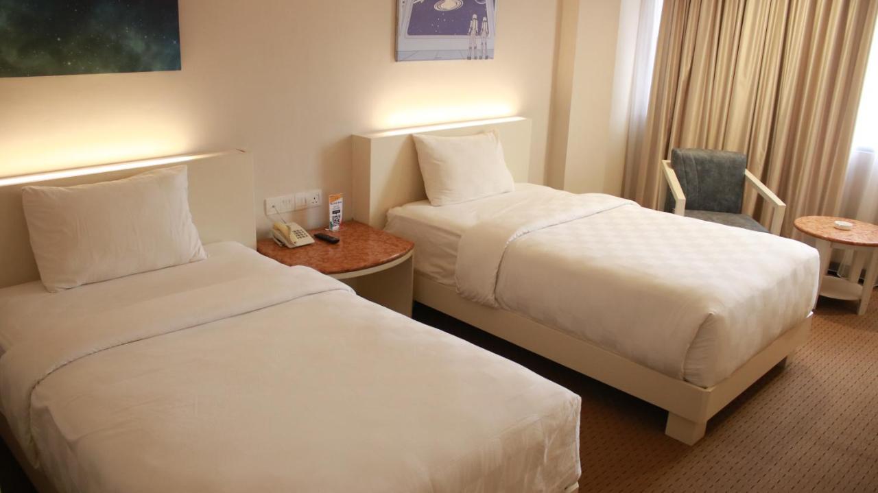 Beverly Hotel Batam Nagoya Esterno foto