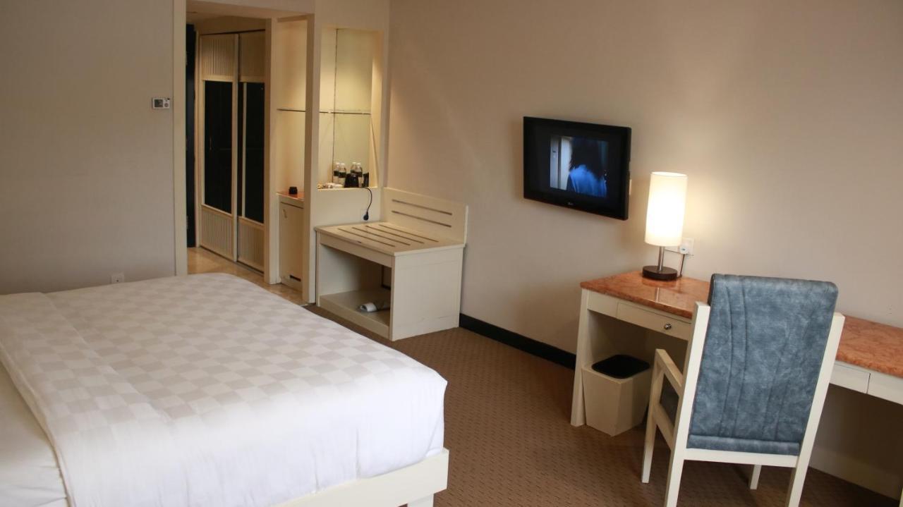 Beverly Hotel Batam Nagoya Esterno foto