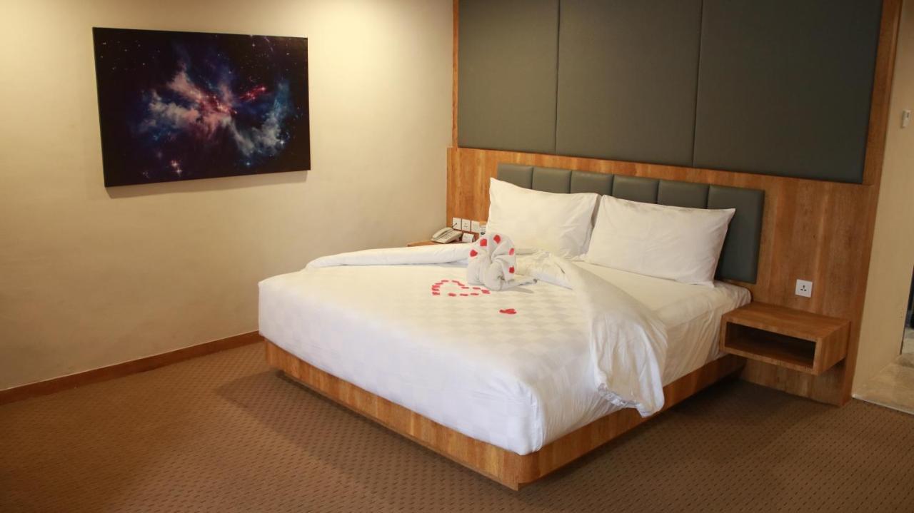 Beverly Hotel Batam Nagoya Esterno foto