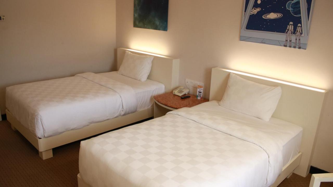 Beverly Hotel Batam Nagoya Esterno foto