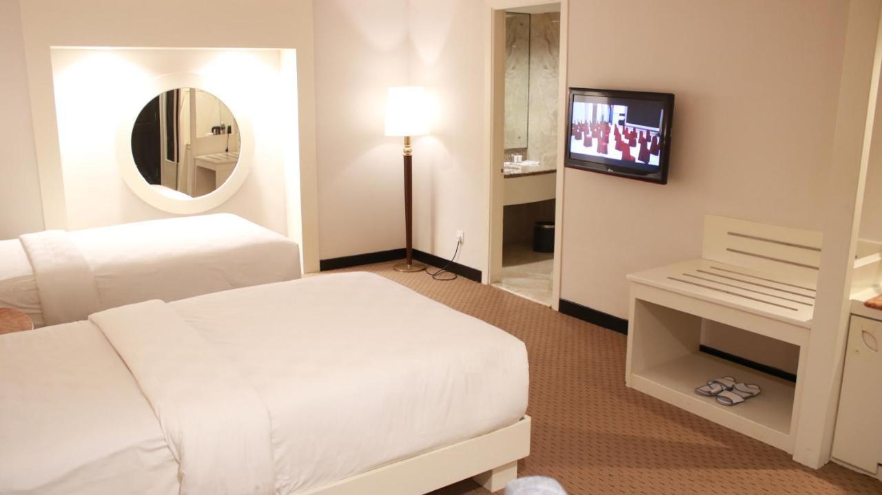 Beverly Hotel Batam Nagoya Esterno foto