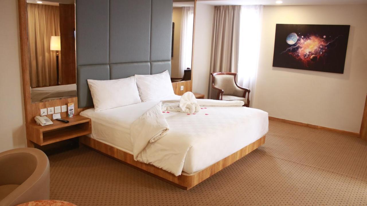 Beverly Hotel Batam Nagoya Esterno foto