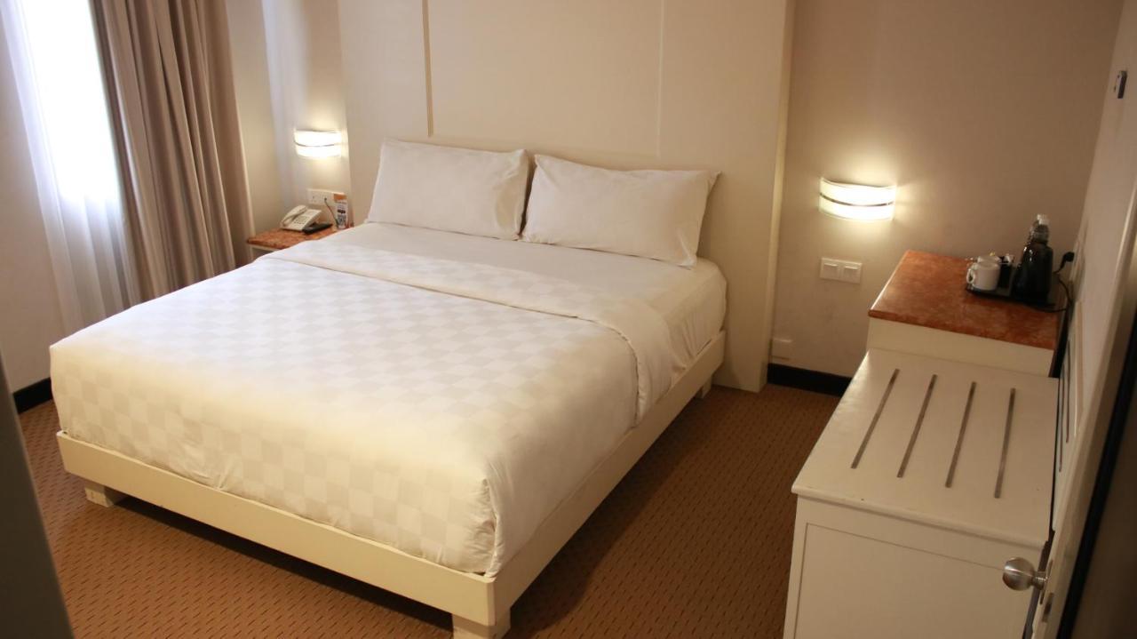Beverly Hotel Batam Nagoya Esterno foto