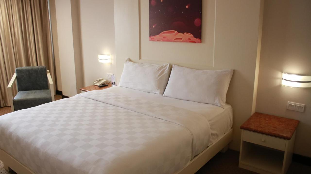 Beverly Hotel Batam Nagoya Esterno foto
