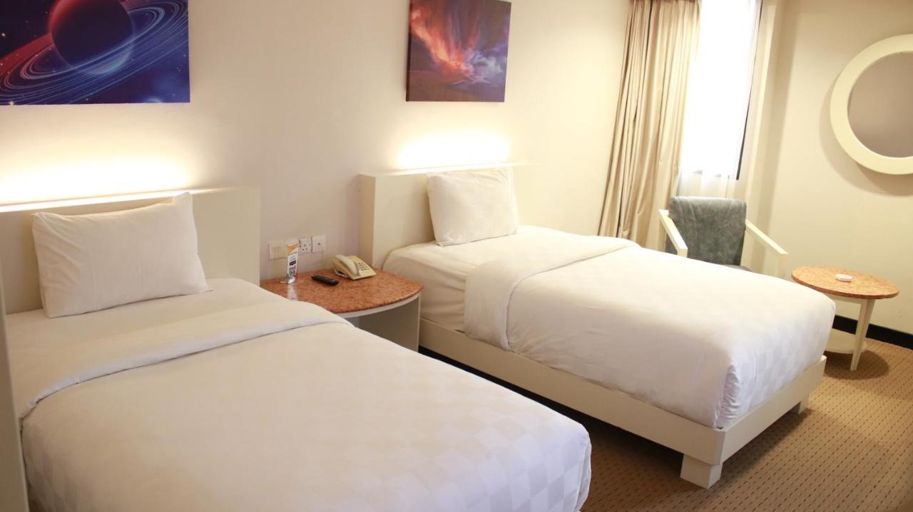 Beverly Hotel Batam Nagoya Esterno foto