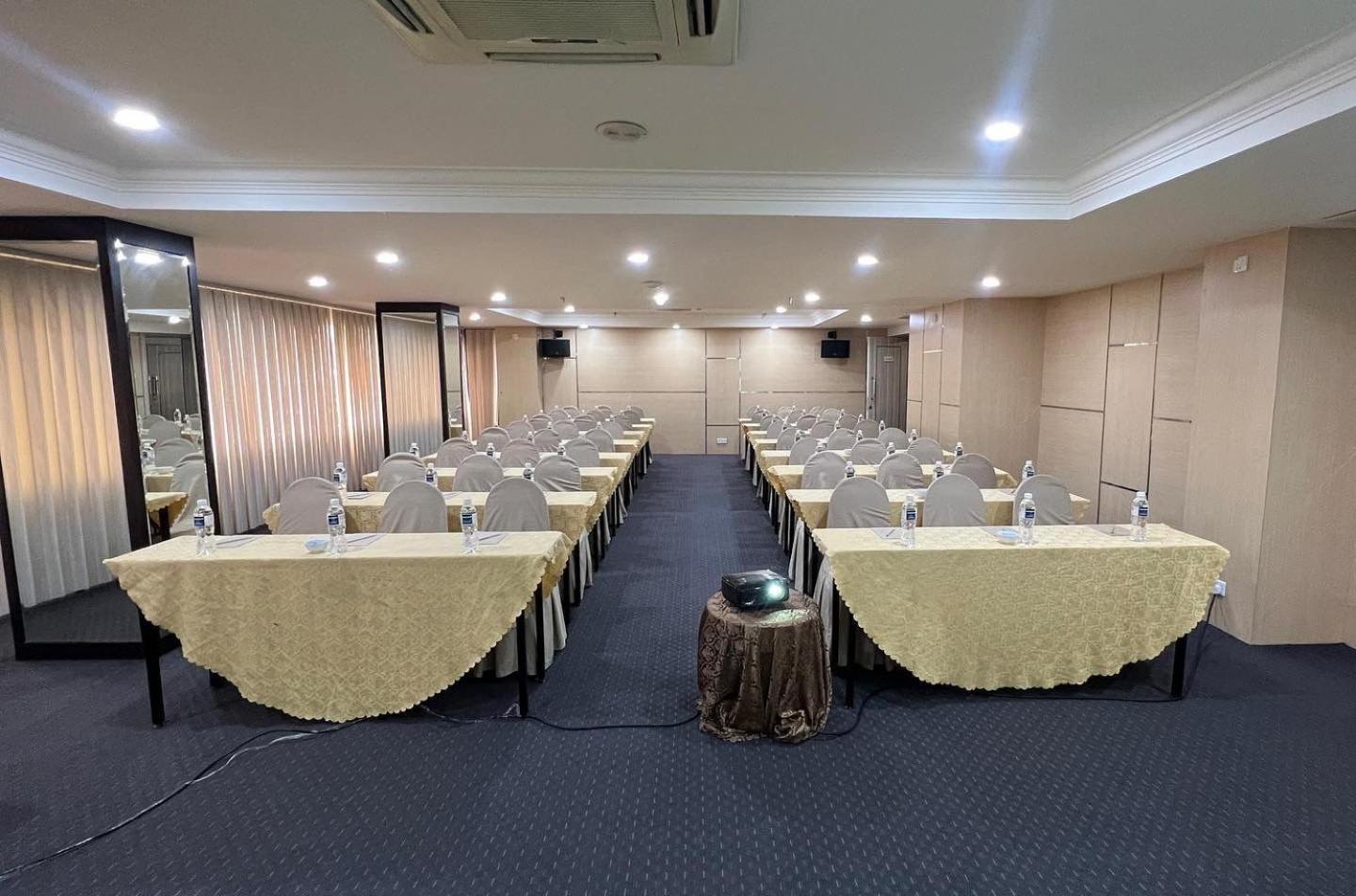 Beverly Hotel Batam Nagoya Esterno foto