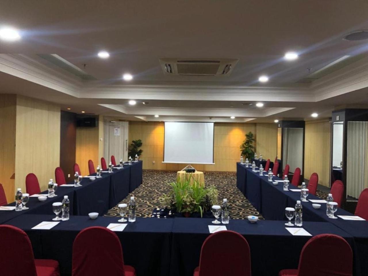 Beverly Hotel Batam Nagoya Esterno foto