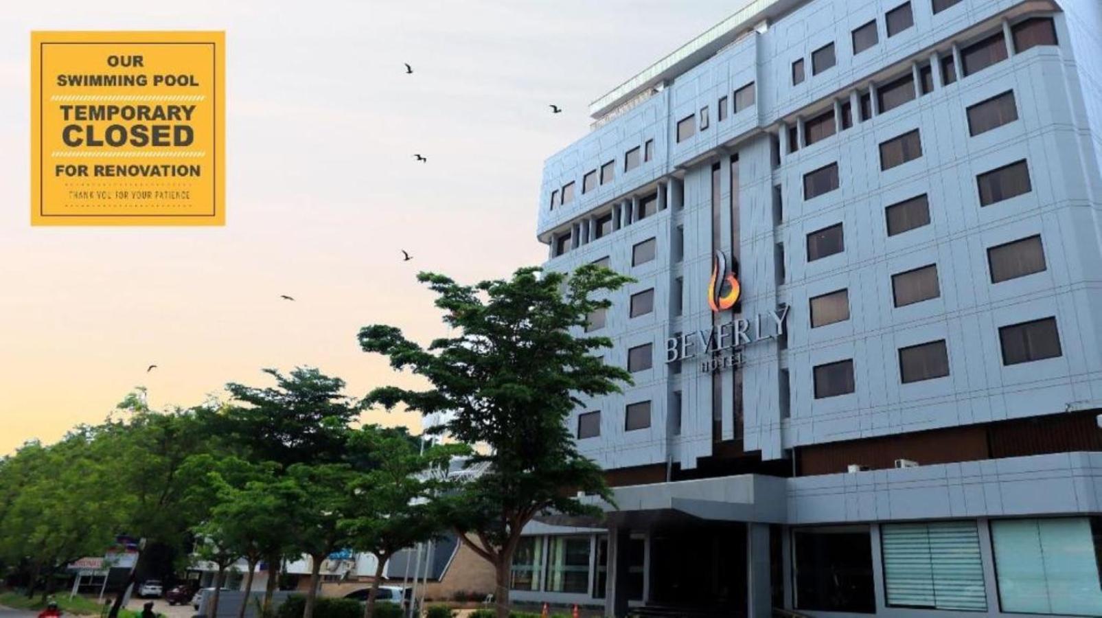 Beverly Hotel Batam Nagoya Esterno foto