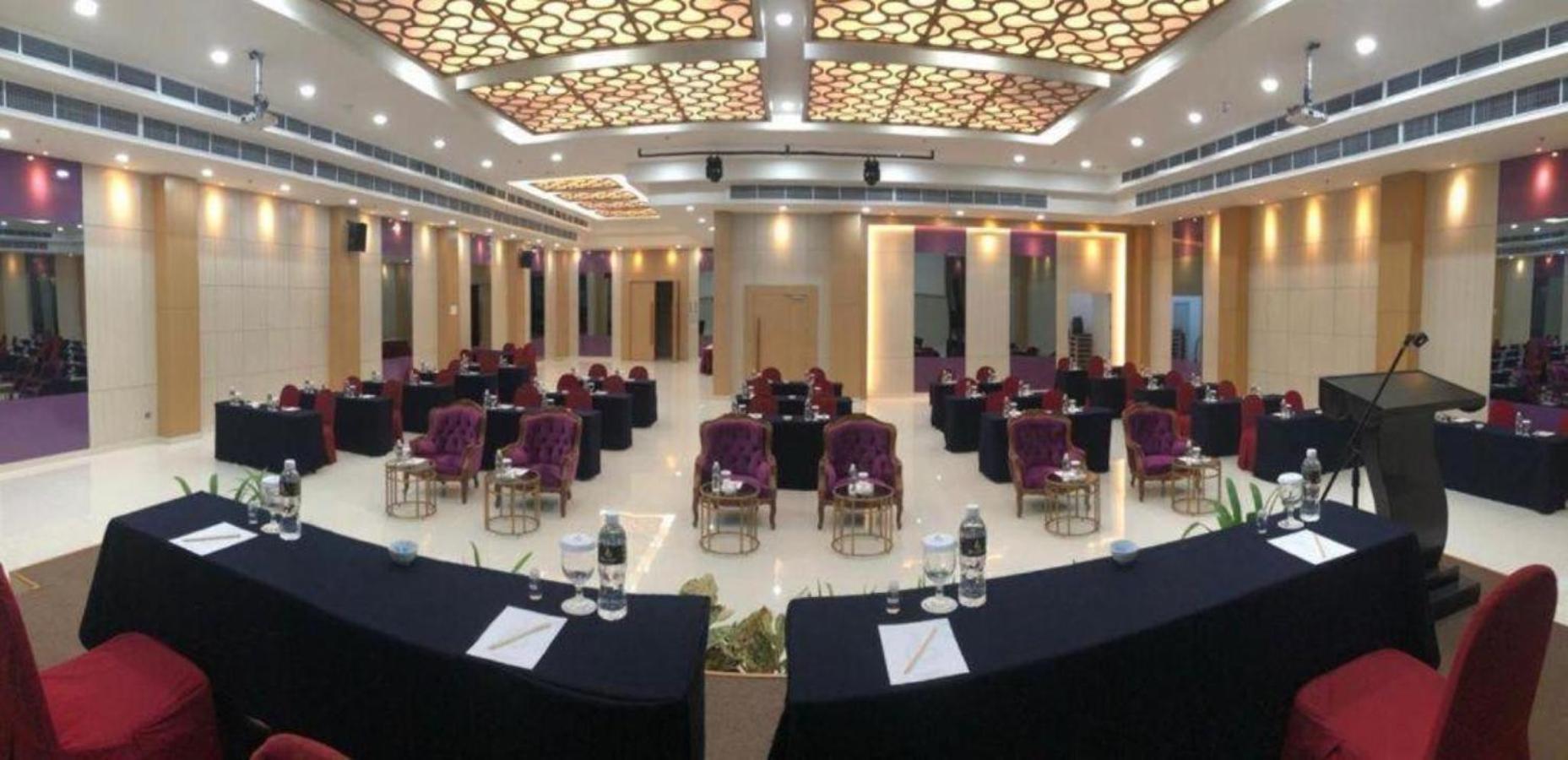 Beverly Hotel Batam Nagoya Esterno foto