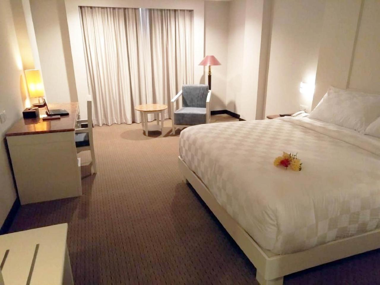 Beverly Hotel Batam Nagoya Esterno foto