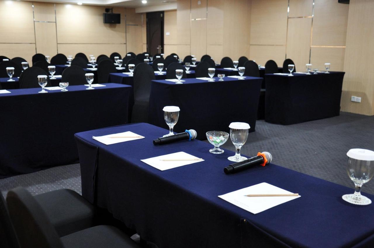 Beverly Hotel Batam Nagoya Esterno foto
