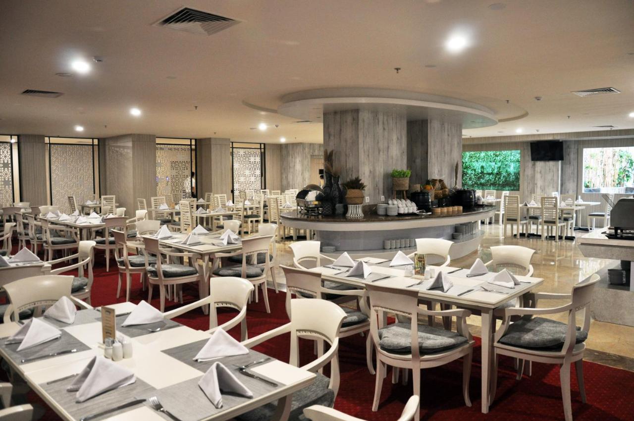 Beverly Hotel Batam Nagoya Esterno foto