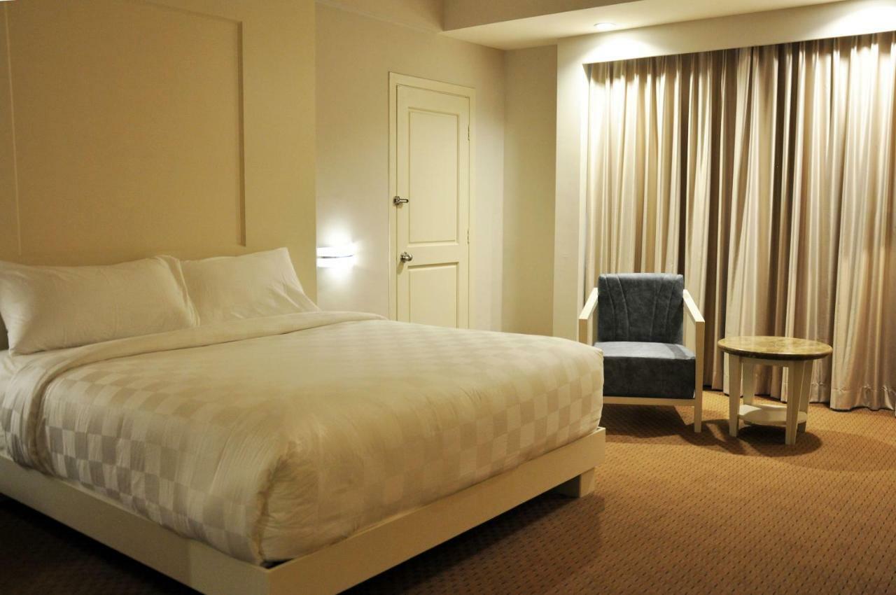 Beverly Hotel Batam Nagoya Esterno foto